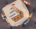 Little Dutch készségfejlesztő plüss kocka - tengerész